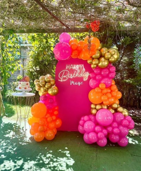 Pink Birthday Party Women, Brunch Decorating Ideas Events, Orange And Hot Pink Party, Pink And Orange Balloon Arch, Sunset Birthday Theme, Orange And Pink Birthday Party Ideas, Pink And Orange Birthday Party, Pink And Orange Party Theme, Sunset Theme Party