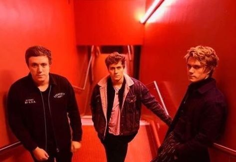 Tors gives their tips for being in a band on tour! Check out the feature at https://digitaltourbus.com/features/tors-tour-tips/?utm_content=buffercf7b4&utm_medium=social&utm_source=pinterest.com&utm_campaign=buffer  #tors #digitaltourbus #tourtips #indierock #rock #rockband #rockmusic #music #band #interview #tourlife Julian Baker, Indie Rock Band, New York Subway, Tour Bus, Feel Like Giving Up, You Deserve Better, Shoulder Press, Summer Tour, Self Conscious