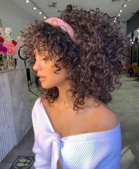 Ibiza Hair, Curly Hair Photos, Cute Curly Hairstyles, Colored Curly Hair, Medium Curly Hair Styles, Beautiful Curly Hair, Hairdos For Curly Hair, Peinados Fáciles Para Cabello Corto, Curly Hair Inspiration