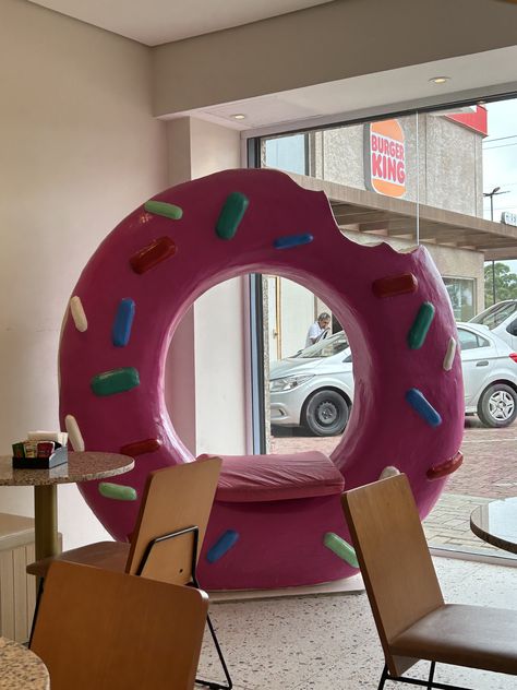 Donut Shop Interior Design, Donut Shop Aesthetic, Doughnut Bar, Donut Decor, Stand Feria, Donut Stand, Sweet Cafe, Esthetician Room Decor, Small Coffee Shop