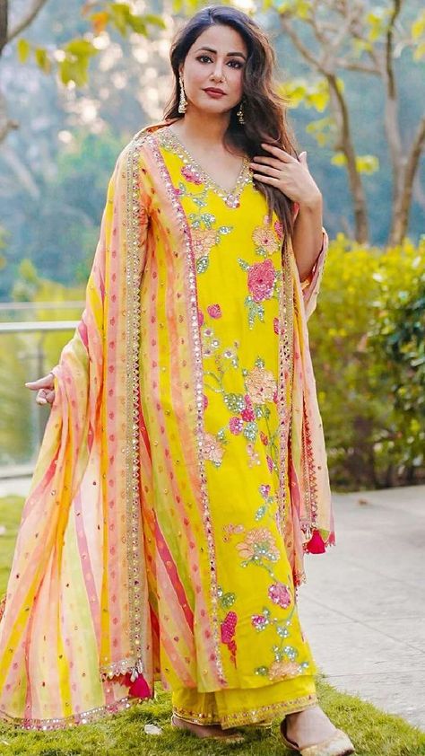 Womens Day Celebration, Pink Anarkali Suits, Shalwar Suit, Pink Kurti, Heena Khan, Pink Anarkali, Silk Anarkali, Long Anarkali, Yellow Suit