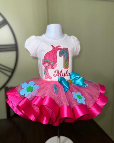 Myla is turning 1! Trolls birthday! If take your time but hurry up was a day lol. I made the post office 🏤 Trolls Birthday Party Outfit, Trolls Birthday Outfit Girl, Trolls First Birthday Party Girl, Trolls First Birthday, Poppy Trolls, Girls 3rd Birthday, Princess Poppy, Trolls Party, Trolls Birthday Party