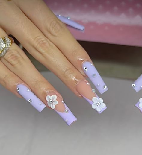 Lavender Nail Design, Nails Light Purple, Nail Design Ideas 2023, Sweet 16 Nails, Purple And Silver Nails, Acrylic Nails Long, Light Purple Nails, Quinceanera Nails, Flowers Acrylic