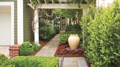 Entry Courtyard Courtyard Landscaping, Walkway Landscaping, Walkways Paths, Courtyard Gardens Design, Garden Entrance, Side Garden, Have Inspiration, The Secret Garden, Garden Pathway