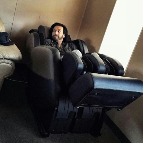 Leigh Kakaty Leigh Kakaty, Pop Evil, Massage Chair, Lead Singer, Recliner Chair, Recliner, Lounge Chair, Massage, Quick Saves