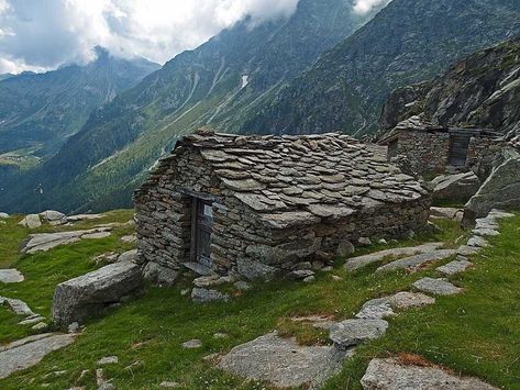 Houses In Woods, Air Bnb Cottage, Stone Cottage Exterior, Pirate Village, Stone Hut, Dry Stone Walling, Grey Mountains, Small Dream Homes, Environmental Architecture