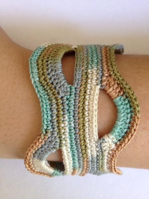 Crochet Bracelet Pattern, Crochet Jewlery, Bracelet Crochet, Knit Jewelry, Out Pictures, Form Crochet, Crochet Bracelet, Freeform Crochet, Crochet Diy