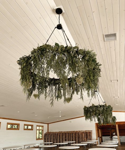 Greenery From Chandelier, Christmas Greenery On Chandelier, Greenery On Chandelier, Moss Chandelier, Chandelier Wreath, Wreath Chandelier, Plant Chandelier, Dining Table Pendant Light, Lotr Wedding