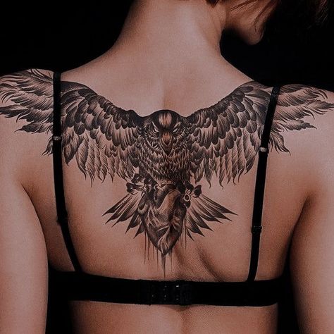 Tatuaje Ekg, Hawk Tattoos, Eagle Back Tattoo, Bird Tattoos For Women, Backpiece Tattoo, Hawk Tattoo, Vogel Tattoo, Belly Tattoos, Girl Back Tattoos