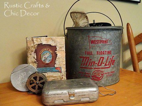 Fishing for Lake Cottage Decorations | Vintage Fishing Decorating Ideas For Your Cabin Decor #cottagedecor Rustic Fishing Decor, Vintage Fishing Decor, Fishing Bedroom, Fishing Cabin Decor, Fish Bathroom, Adirondack Style, Fishing Ideas, Cottage Decorating, Fishing Cabin