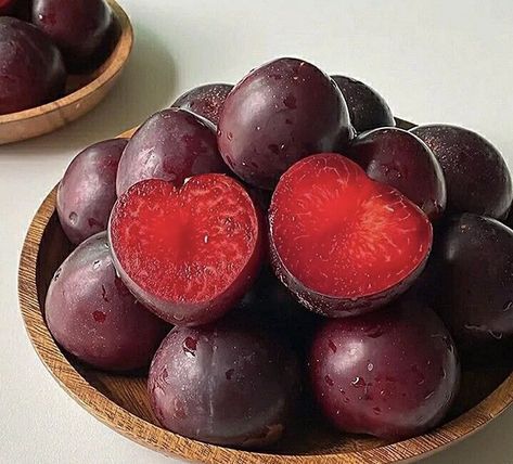 Plums Aesthetic, Plum Aesthetic, Aesthetic Fruit, Healthy Food Motivation, Food Obsession, Cafe Food, Yummy Food Dessert, Pretty Food, Food Cravings