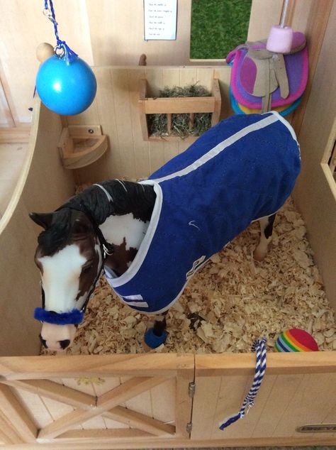 First, you want to start by putting down either a mat (Some breyer barns have this included) or shavings. Personally, I think shavings look more realistic, but they do make a mess. Second, you coul… Schleich Horses Stable, Toy Horse Stable, Schleich Diy, Joululahjat Diy, Horse Tack Diy, Diy Horse Barn, Barn Stalls, Hamster Bedding, Bryer Horses