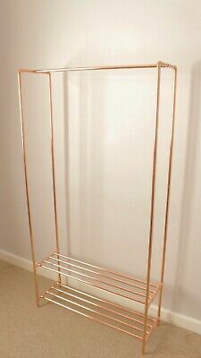 Rack Industrial, Gold Room Decor, Clothing Hanger, Diy Clothes Rack, Casa Vintage, Room Deco, Hanger Rack, Boutique Interior, Copper Pipe