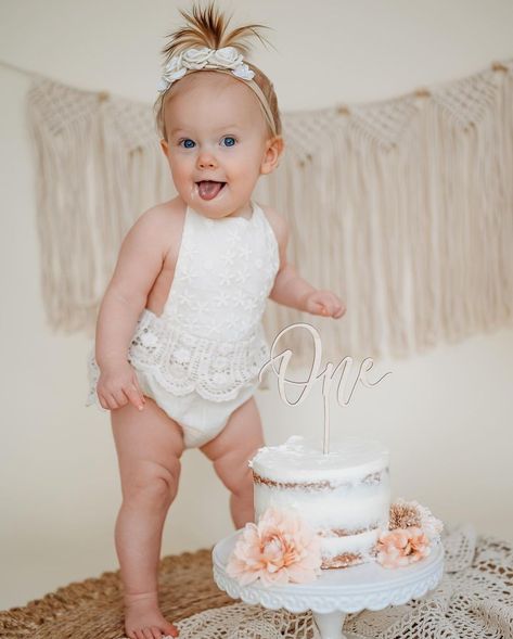 This outfit leads the website I’m going to use to order my child’s B - Day shoot dress. Romper Photoshoot, Family Photoshoots, Boho Romper, Crochet Boho, Cake Smash Outfit, Summer Swim Suits, Fall Accessories, Trendy Baby, Boho Crochet