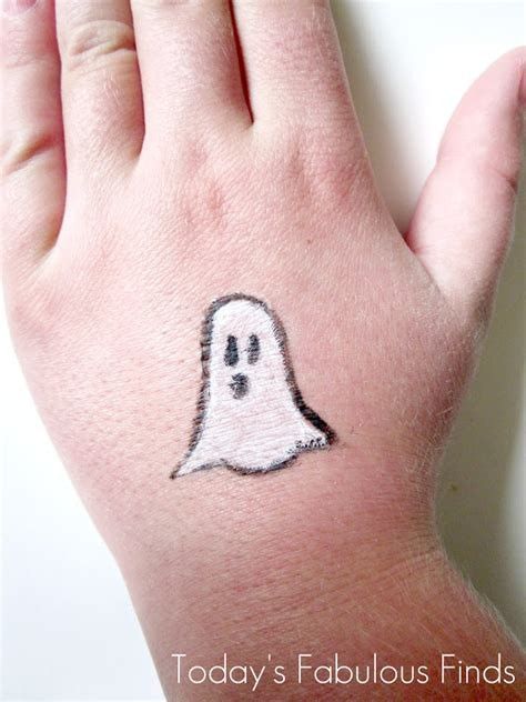 Ghost Face Painting, Ghost Face Paint, Art With Watercolor, Cheek Art, Painting Simple, Tattoo Shading, Christmas Ghost, 5 Fingers, Face Painting Easy