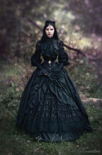 Victorian Goth Victorian Goth Aesthetic, Styl Goth, Steampunk Mode, Gothic People, Victorian Goth, Design Books, Goth Women, Gothic Aesthetic, Gothic Steampunk