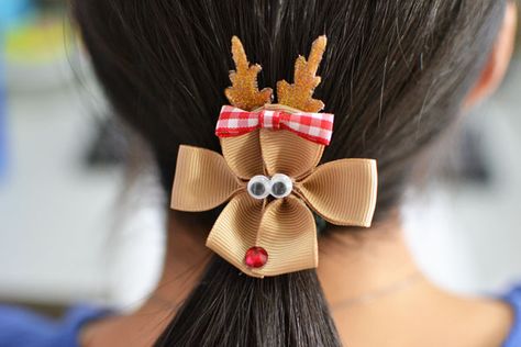 DIY Christmas Reindeer Hair Clips! Diy Christmas Reindeer, Reindeer Hair, Christmas Hair Clips, Christmas Fair Ideas, Christmas Party Crafts, Christmas Hair Accessories, Hair Clips Diy, Boutique Hair Bows, Family Crafts