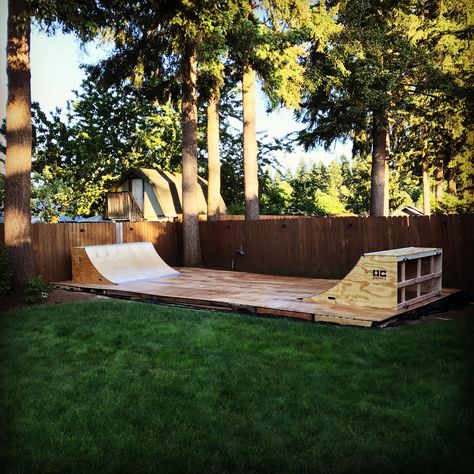 Backyard skate ramp DIY style  Repinned from Skateboarding Decks, Skateboarding Tricks, Skateboarding Photography, Skateboarding DIY, Skateboarding Tips Bmx Ramps, Backyard Skatepark, Diy Foundation, Mini Ramp, Skate Ramps, Skate Ramp, Skateboard Ramps, Skateboard Park, Backyard Playground