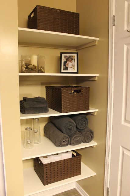 KM Decor: DIY: Organizing Open Shelving in a Bathroom...this would work perfect behind our bathroom door Linen Closet Shelves, Shelves Organization, Bathroom Closet Organization, Open Bathroom, Open Closet, Over Toilet, Bathroom Closet, Bathroom Storage Shelves, Room Shelves