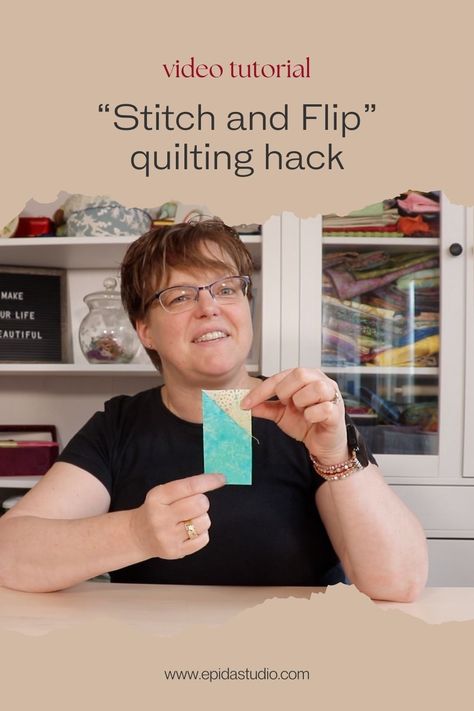 Stitch and flip is a common quilting technique used to add triangles onto the edge or corner on another piece of fabric. Make it easier with this little quilting trick. Stitch And Flip Quilt Tutorial, Stitch And Flip Quilt Blocks, Stitch And Flip Quilt, Easy Quilt Tutorials, Easy Quilting, Quilting Tutorial, Patchwork Tutorial, Easy Quilt, Quilt Tutorial