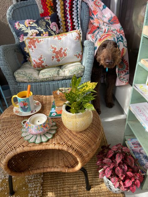 Porch Goals, Porch Vibes, Thrift Decor, Happy Frames, Patio Lanterns, 70s Interior, Deco Originale, Beautiful Interior Design, Eclectic Home