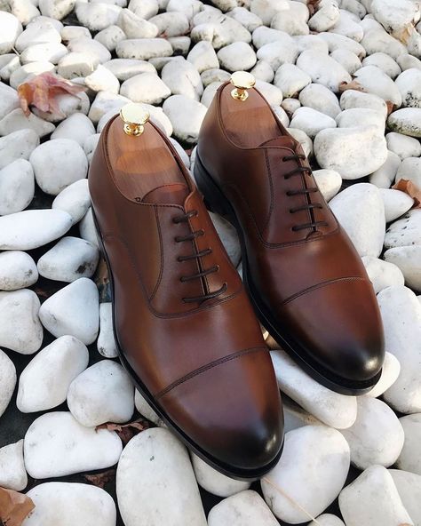 Eremia Shoes on Instagram: “Brown oxford 👞 A step of confidence. eremiashoes.com” Brown Dress Shoes, Luxury Footwear, Brown Oxfords, Brown Leather Shoes, Casual Dress Shoes, Leather Oxford Shoes, Leather Boot Shoes, Leather Dress Shoes, Leather Shoes Men