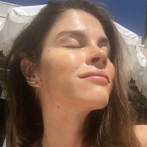 Emily Weiss, All That Glitters Is Gold, Learn To Love, Sunscreen, Wrinkles, Acne, Skin Care Tips, Health And Wellness, Hair Care