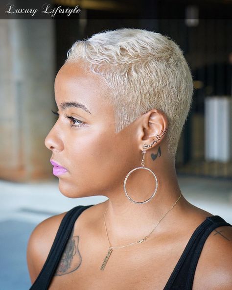 1,589 Likes, 31 Comments - Click Link For Prices & Appt's (@stepthebarber) on Instagram: “💈✂️🔥 TAG A FRIEND 👇🏾.. #womancutwednesday #wcw @bobbi_storm.. LUXURY LIFESTYLE!!!” Highlights Bob, Short Blonde Pixie, Natural Hair Short Cuts, Short Sassy Hair, Pelo Afro, Short Grey Hair, Blonde Pixie Haircut, Platinum Hair, Sassy Hair