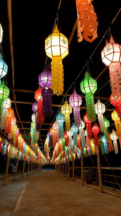 Thai Lantern, Asian Lanterns, Thailand Nightlife, Thailand Decor, Thai Kitchen, Thailand Adventure, Diwali Diy, Disney Art Drawings, Asian Love