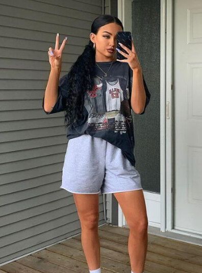 Sweat shorts | HOWTOWEAR Fashion Grey Lounge Shorts Outfit, Sweat Short Outfits Aesthetic, Shorts Tracksuit Outfit, Grey Basketball Shorts Outfit, Outfit With Shorts Aesthetic, Plus Size Sweat Shorts Outfit, Short Sweats Outfit, Sweatshorts Outfit Woman, Brown Sweat Shorts Outfit