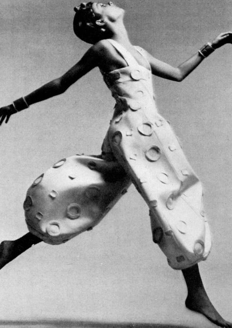 1970 Pierre Cardin Space Age Fashion, Futurism Fashion, Billy B, Andre Courreges, Jean Shrimpton, Moda Hippie, Fashion 1960s, Richard Avedon, French Fashion Designers