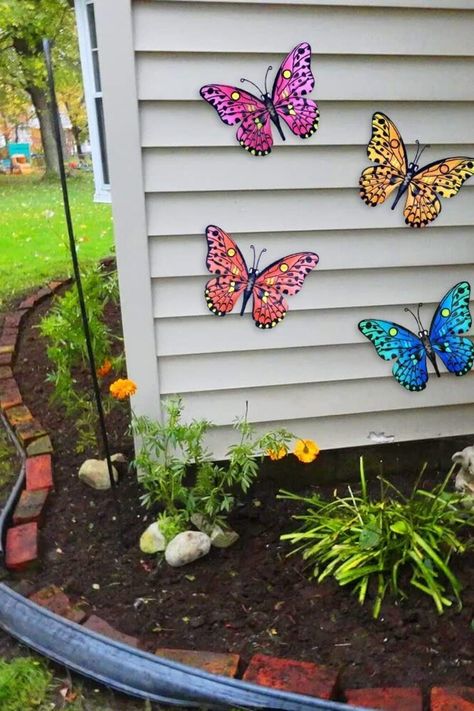 Metal Butterfly Wall Art Outdoor, Butterfly Yard Decor, Outdoor Butterfly Decor, Outdoor Wall Decor On Siding, Fence Decorating Ideas, Butterfly Garden Decor, Wall Planters Outdoor, Patio Wall Decor, Outdoor Fence