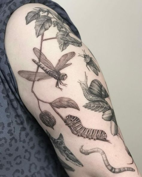 Insect Tattoos, Tato Tradisional, Patchwork Tattoo Ideas, Mandala Tattoo Sleeve, Nature Tattoo Sleeve, Patchwork Tattoo, Tattoos Mandala, Bug Tattoo, Insect Tattoo