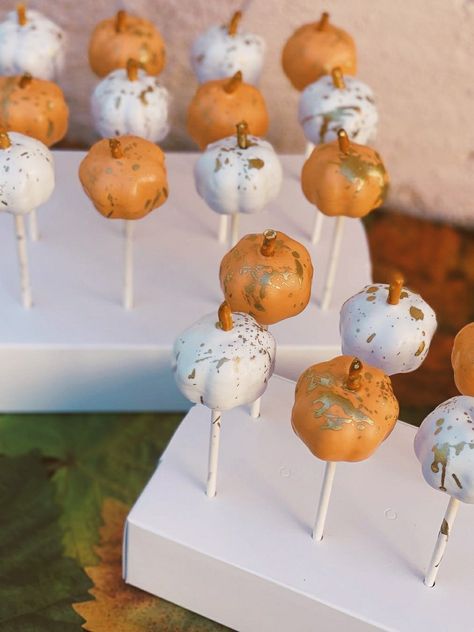 Thanksgiving Cakepops, Thanksgiving Cake Pops, Pecan Pie Cake, Thanksgiving Cake, Friends Giving, Thanksgiving Cakes, Baking Business, Pie Cake, Candy Bars