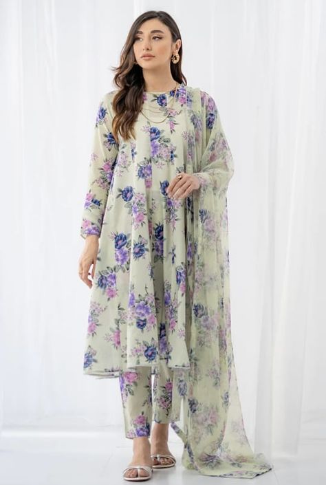 Cotton Suit Designs, Pakistani Fashion Casual, Pakistani Dresses Casual, Dress Design Patterns, Trendy Dress Outfits, Sleeves Designs For Dresses, Simple Pakistani Dresses, Designer Dresses Casual, Boutique Dress Designs