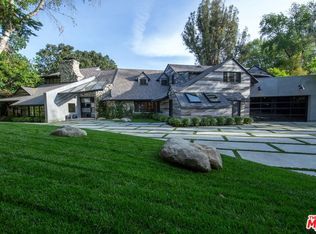 Big Mansions, Mansions Homes, Los Angeles Homes, Beautiful Living Rooms, Celebrity Houses, Ranch Style, Luxury Property, White Oak, Contemporary House