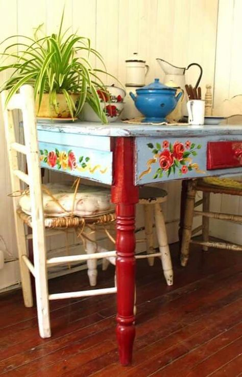 . Hand Painted Kitchen Table, Folk Art Painted Table, Hand Painted Dining Table, Paint Table Ideas, Table Painted Ideas, Table Painting Ideas Colorful, Hand Painted Furniture Bohemian, Folk Art Living Room, Painted Kitchen Table