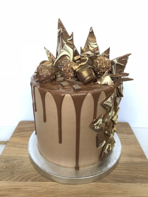 Hazelnut chocolate drip cake with chocolate shards Chocolate Shard Cake Decoration, Cake With Chocolate Shards, Chocolate Shards Cake Decoration, Chocolate Shard Cake, Birthday Cake With Chocolate, Red Velvet Chocolate Cake, Drip Cake Tutorial, Chocolate Lovers Cake, Chocolate Shards