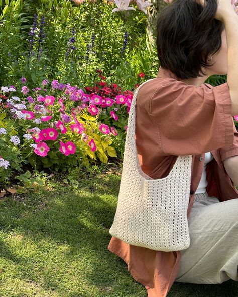 The slouchy handbag made it to Japan 😍🙌🏻 I thought I’d spend more time crocheting here, but I’ve been super busy. At least I managed to get some cute pics today 🌸🌺🌼 #crochet #crocheting #crochetbag #bag #crochetersofinstagram #crochetinspiration #japan #japantrip Cute Pics, Super Busy, How To Make Handbags, Crochet Ideas, Japan Travel, Crochet Bag, Made It, Cute Pictures, Japan