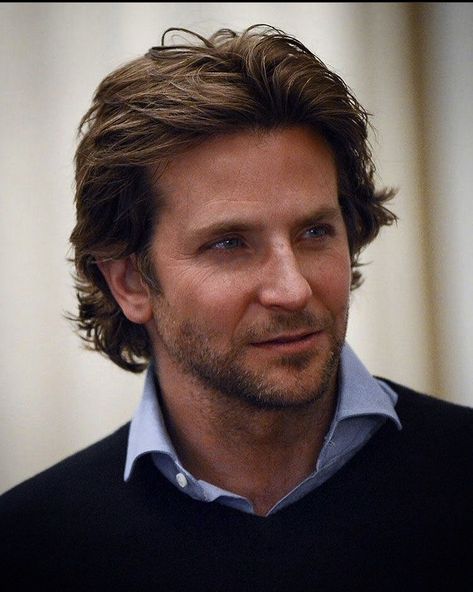 Long Flowy Hair, Bradley Cooper Hangover, Bradley Cooper Hair, Japanese Men Hairstyle, V Shaped Haircut, Flowy Hair, Celebrity Haircuts, Mens Hairstyles Thick Hair, Long Hairstyle