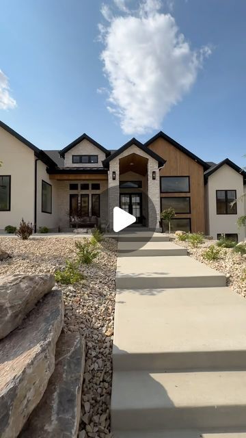 Lindy Denny on Instagram: "Let’s go inside #thelegacy ✨

Also, it’s for sale.👊

Build & Design @rev_homes_utah 
Appliances @boyle_appliance_center 
Furniture @swayslc 
Garage Door @wsgaragedoors 
Video @paradeofhomesig @lindy.denny @digs.hq 
Featured @northernwasatchparade 

#paradeofhomes #buildersofinsta #hometohave #homebeautiful #currenthomeview #doingneutralright #houseenvy #mydomaine #luxeathome #ruedaily #modernfarmhouse #myhomevibe #hometour #housetour #lightandbright #neutraldecor #myhousebeautiful #makemydayhomedecor #smmakelifebeautiful" One Story Luxury Homes, Open Entryway Ideas, Ranch Home Exteriors, Utah Parade Of Homes, Utah Living, Open Entryway, Utah Homes, Build Design, Contemporary House Exterior