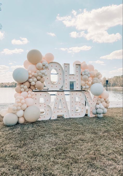 Tan And White Gender Reveal, Trending Gender Reveal Ideas, Gender Reveal Natural Colors, Gender Reveal Ideas Pastel Colors, Southern Gender Reveal, Gender Reveal Astethic, Circle Arch Gender Reveal, Minimalistic Gender Reveal, Gender Reveal Details