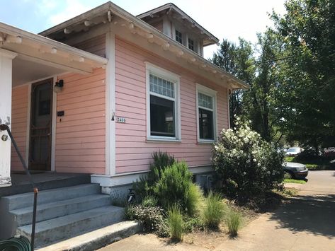 Small Pink Portland House Cottage | Apartment Therapy 1910 Bungalow, Vintage House Exterior, Apartment Exterior Design, Pink House Exterior, Aesthetic Home Design, Victorian House Colors, Small Craftsman, Portland House, Cottage Apartment