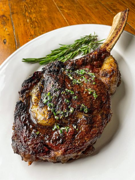 Grilling a Tomahawk Steak: How to Cut and Plate It Like a Pro - Heatherlea Farm Shoppe Cooking The Best Steak, Prime Rib Steak, Cowboy Steak, Rib Steak, Tomahawk Steak, Beef Steak Recipes, Steak Plates, Big Appetite, Food Hub