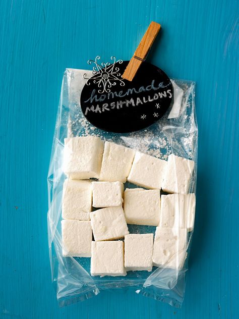 peak-through-package-sweets-e5176e25 Chalkboard Gift Tags, Gifts Homemade, Diy Food Gifts, Small Chalkboard, Homemade Food Gifts, Christmas Food Gifts, Homemade Marshmallows, Edible Gifts, Gifts For Cooks