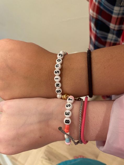 Gifts To Give Your Cousin, Cousin Bracelets Diy, Cousin Bracelets, Best Cousins, Braces Rubber Bands, Preppy Bracelets, Bracelets Ideas, Birthday Diy, Bracelet Ideas