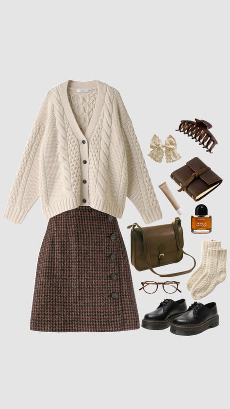 #lightacademia #aesthetic #academiacore #cottagecore #aesthetic #brown #inspo #outfit #cozy #outfitinspo #ootd #fashion #style #fall #cardigan #folklore Winter Cottagecore Outfit, Winter Cottagecore, Cottagecore Outfit, Fall Cardigan, Aesthetic Brown, Inspo Outfit, Cottagecore Aesthetic, Style Fall, Light Academia