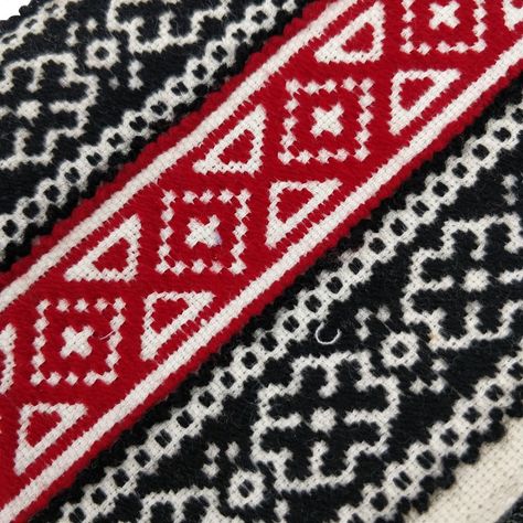 Toda Embroidery Motif, Toda Tribe, Toda Embroidery, Mango Mala, Embroidery Motif, Motif Pattern, Sketch Ideas, Embroidery Motifs, Tamil Nadu