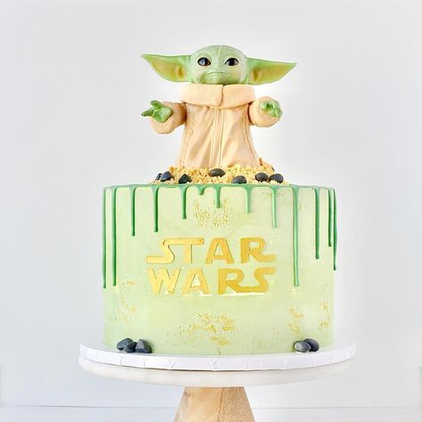 Grogu Birthday Cake Ideas, One With The Force Birthday Cake, Star Wars 1st Birthday Cake, Yoda Smash Cake, Grogu Cake Ideas, Baby Yoda Smash Cake, Baby Yoda First Birthday, Grogu Birthday Party, Grogu Birthday Cake