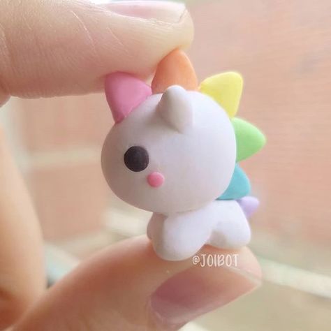 Doodle has a new rainbow friend.. Is this a Unicorn or a Horse? 😂 #unicorn #horse #rainbow #pastel #polymerclay #polymerclaycharms… Play Clay Ideas, Clay Unicorn Diy, Unicorn Clay Art, Clay Cartoon, Clay Unicorn, Clay Diys, Fimo Kawaii, Instagram Doodle, Rainbow Friend